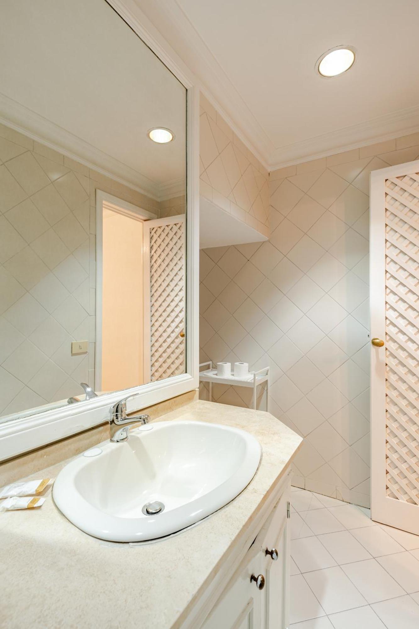 Casa Storica 4bdr Con Terrazza A Campo De Fiori Appartement